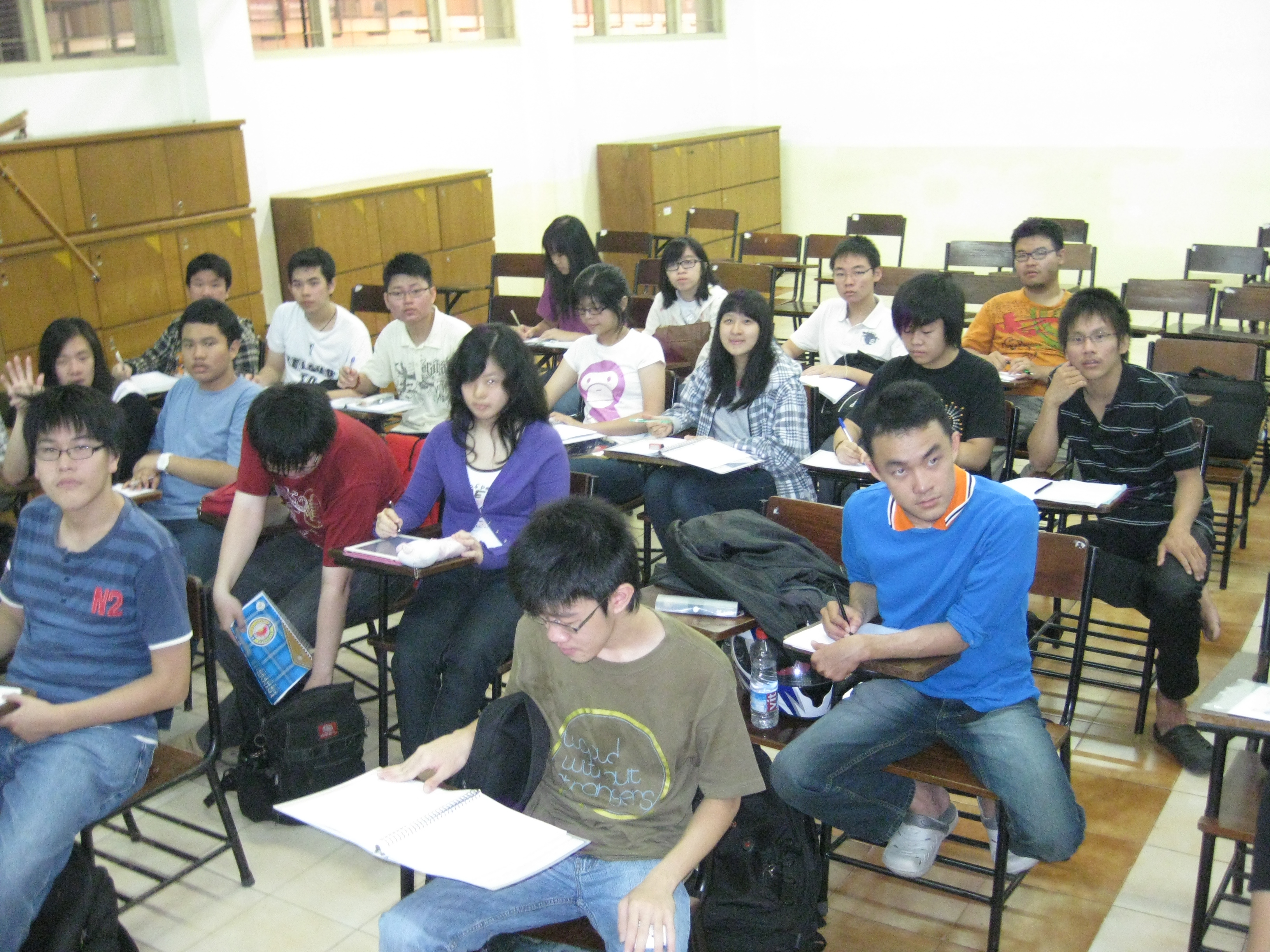 Responsi Kalkulus I mahasiswa TI – Smart Class Senin, 16 April 2012 di Ruang L1A, kampus Syahdan oleh Bp. Wikaria Gazali