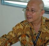 Materi Kuliah Kalkulus Semester I (Kalkulus) oleh Prof. Dr. Hendra Gunawan (ITB) : Fungsi Eksponen Natural, Fungsi Eksponen dan Logaritma Umum